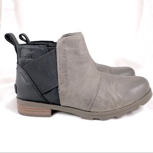 Sorel Emelie Chelsea in Quarry/Black. Waterproof Lug Sole Comfy Cuteness, size 8